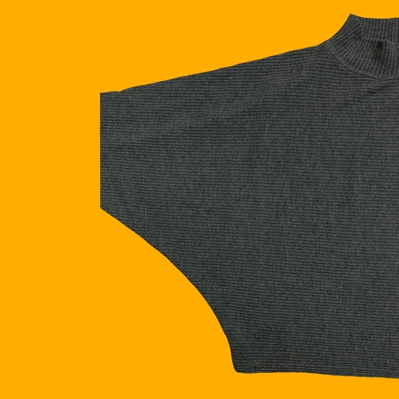 Design Lab Women’s Mock Neck Crop Top - Picture 4 of 7